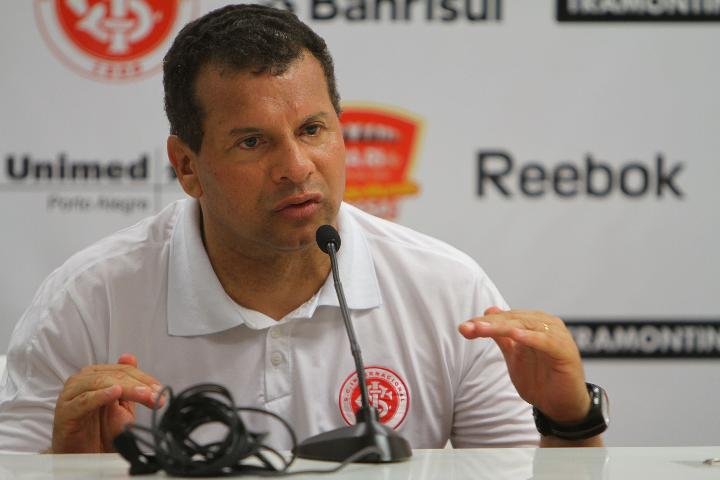 T&eacute;cnico colorado ressaltou a qualidade do time do Santos