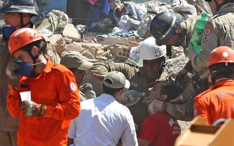 Encontrado quarto corpo em desabamento de pr&eacute;dio no Rio
