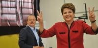 Dilma vota no RS acompanhada de Tarso Genro