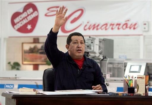 Hugo Ch&aacute;vez manda beijo para Dilma em pronunciamento