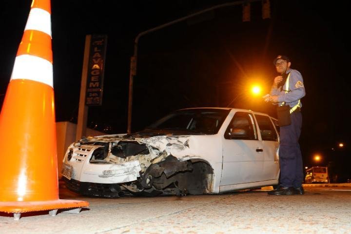 Acidente aconteceu no cruzamento da avenida Erico Verissimo com a rua Botafogo, em Porto Alegre