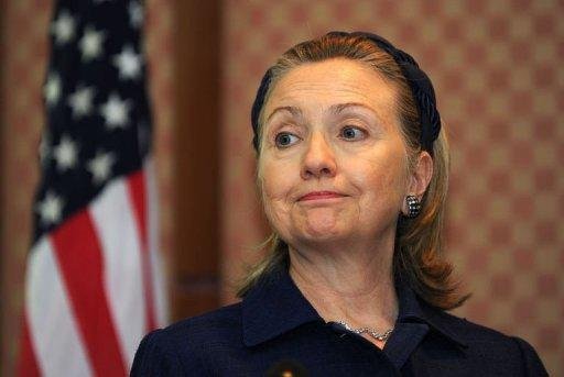 Hillary Clinton faz piada sobre inveja de Obama no dia das elei&ccedil;&otilde;es