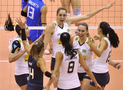 Brasil vence It&aacute;lia e termina como &uacute;nico invicto do grupo B