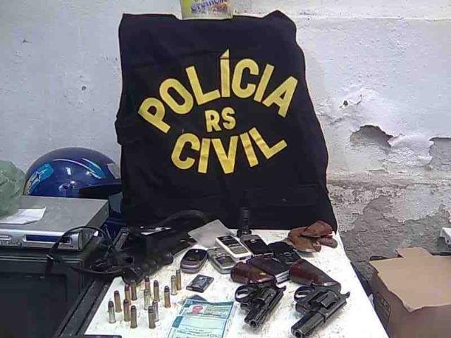 Pol&iacute;cia prende seis para combater guerra do tr&aacute;fico em Gua&iacute;ba 