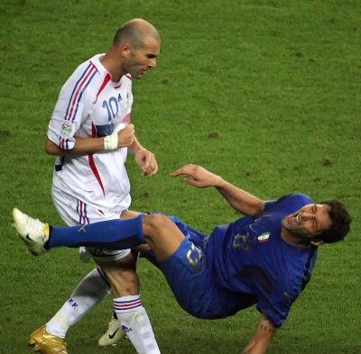 Zidane deu uma cabe&ccedil;ada em Marco Materazzi na final da Copa do Mundo, na Alemanha, em 2006