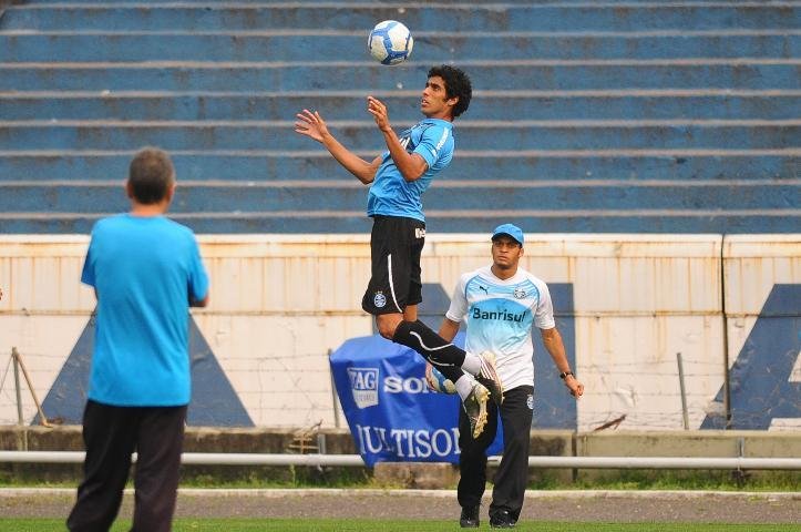 Vilson (com a bola) levou uma pancada na coxa e n&atilde;o poder&aacute; atuar contra o Cear&aacute;