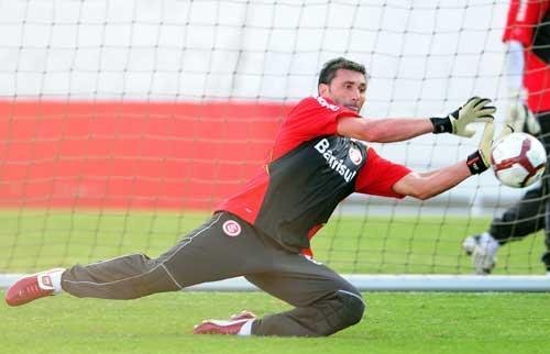 Abbondanzieri s&oacute; atuou em uma partida no 2&ordm; semestre