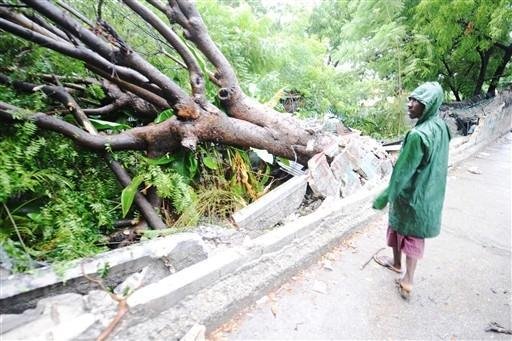 O furac&atilde;o Tomas provocou a morte de seis pessoas e deixou v&aacute;rias cidades inundadas no Haiti