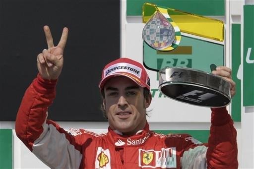 Mesmo com a terceira posi&ccedil;&atilde;o no GP do Brasil, Alonso lidera o campeonato com 246 pontos