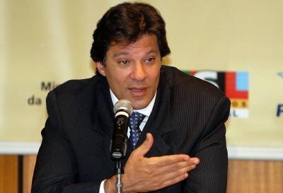 Haddad cancelou viagem com Lula para resolver problemas do Enem