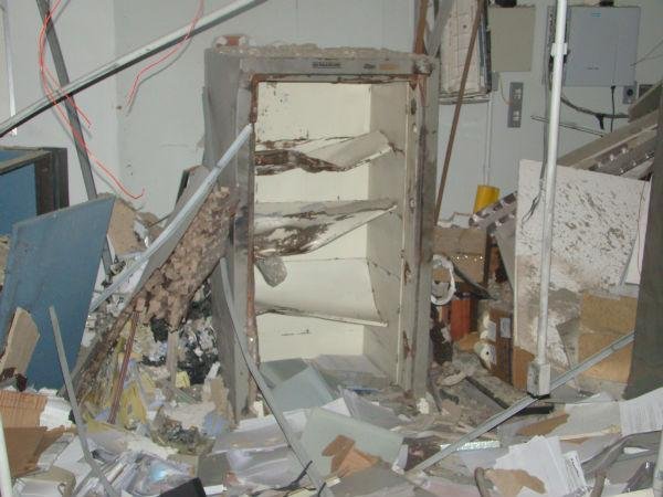Assaltantes explodem cofre de ag&ecirc;ncia banc&aacute;ria em Paverama