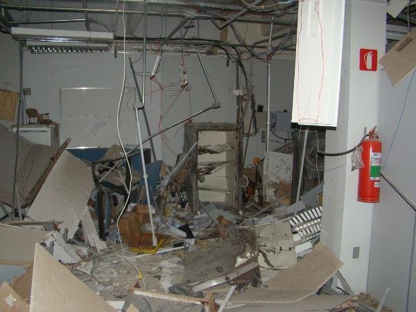 O cofre foi arrombado com explosivos