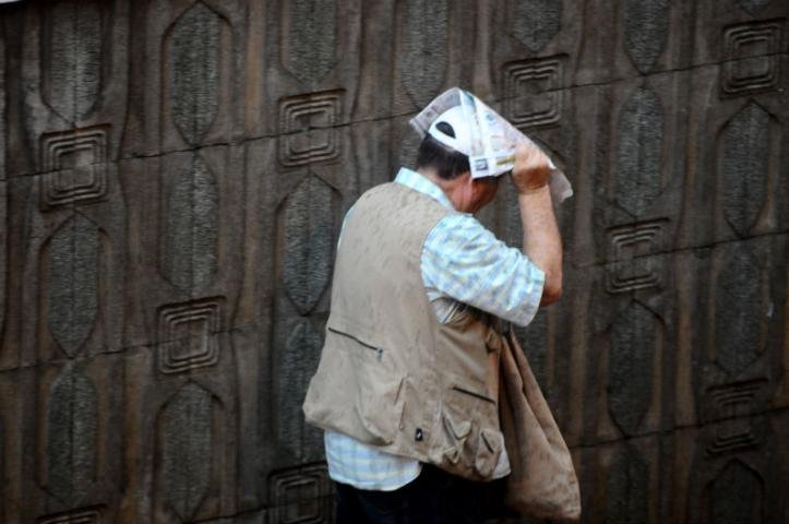 A m&aacute;xima em Porto Alegre chegou aos 31&ordm;C no final na manh&atilde; desta ter&ccedil;a-feira, mas caiu para 20&ordm;C por volta das 14h