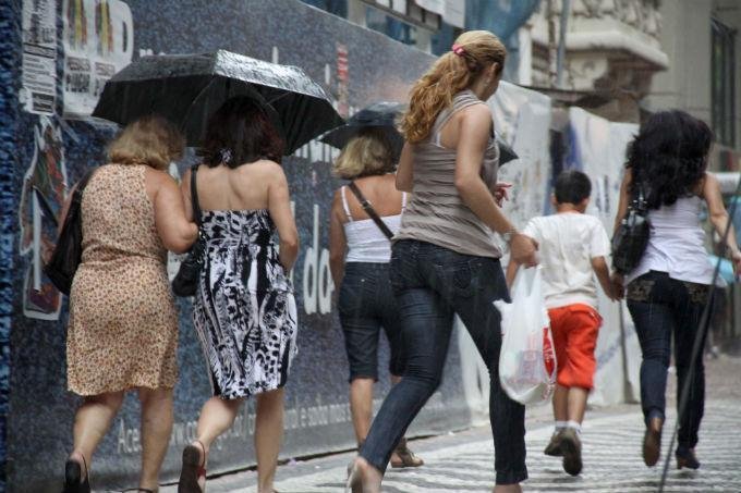 Vento forte deixa mais de 74 mil pontos sem luz no Estado