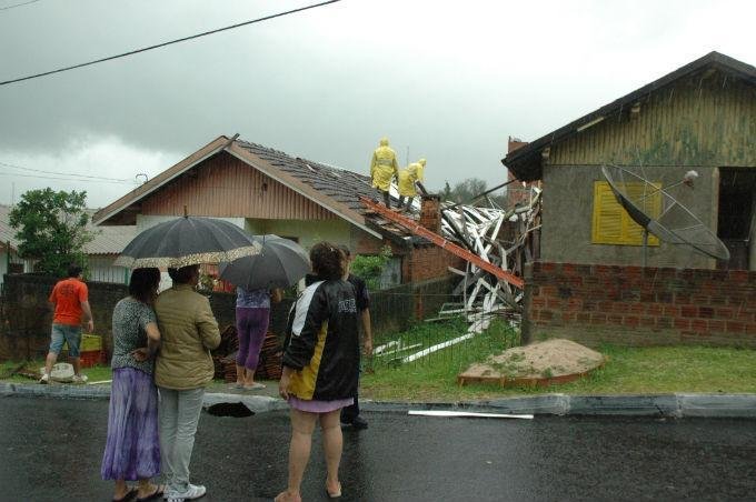 Temporal atingiu regi&atilde;o no in&iacute;cio da tarde desta ter&ccedil;a-feira