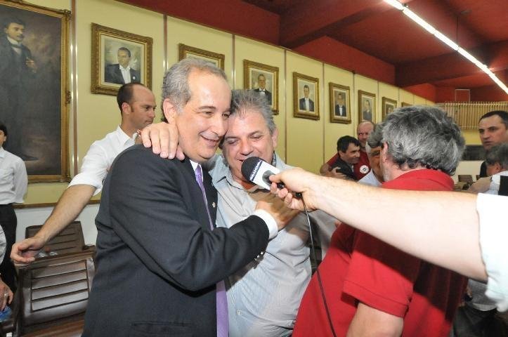 Elei&ccedil;&atilde;o presidencial do Inter tem duelo entre prest&iacute;gio e marketing