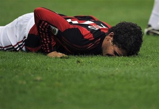 Alexandre Pato sofre les&atilde;o e vira d&uacute;vida para sele&ccedil;&atilde;o