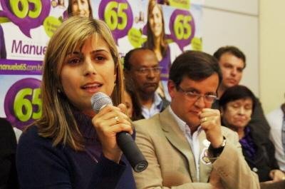 Manuela D &Aacute;vila (&agrave; esquerda) pode entrar no Conselho Deliberativo do Inter