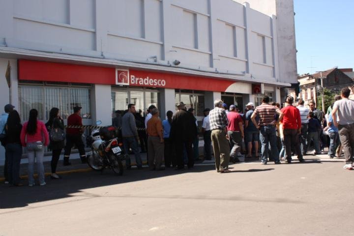 Assalto a banco em Garibaldi deixa dois feridos