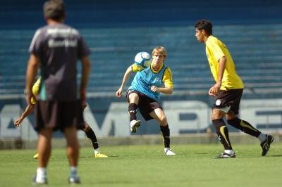 Volante Adilson lembrou que o Tricolor ga&uacute;cho j&aacute; perdeu um jogo importante este ano na Vila Belmiro
