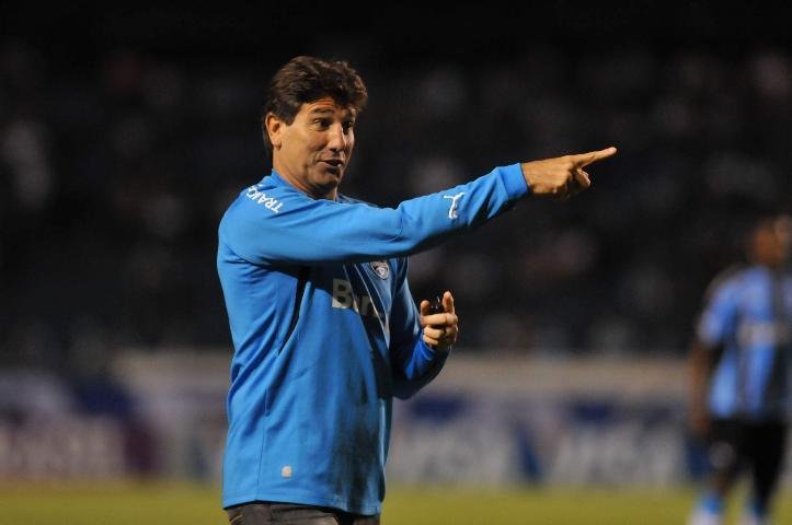 Renato pediu para dire&ccedil;&atilde;o segurar renova&ccedil;&otilde;es de contrato