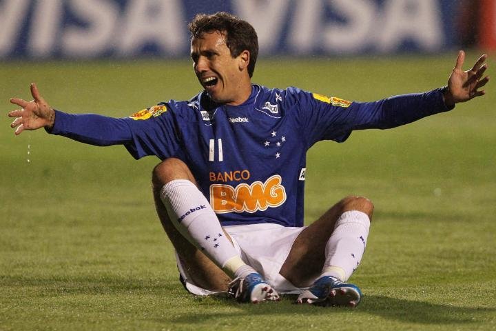 Tr&ecirc;s dias depois, Cruzeiro ainda est&aacute; revoltado com arbitragem do jogo contra o Corinthians