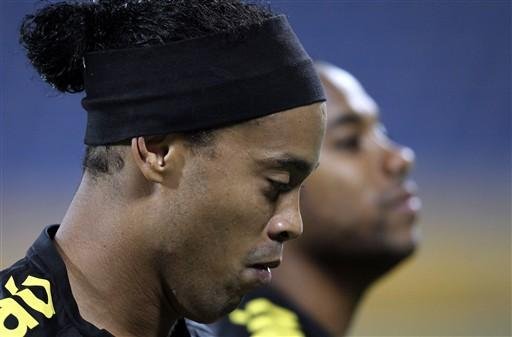 Ronaldinho ganhou vaga de titular com Neymar e Robinho