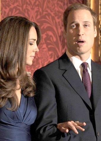 Pr&iacute;ncipe William d&aacute; a Kate anel de noivado que pertenceu a Diana