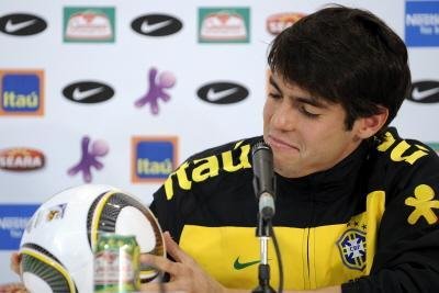 Real manda Kak&aacute; ao Brasil para realizar exames