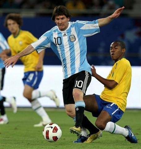 Volta de Ronaldinho Ga&uacute;cho &agrave; Sele&ccedil;&atilde;o &eacute; o destaque do amistoso internacional