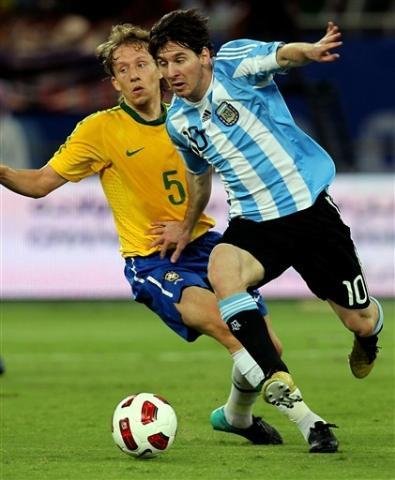 Imprensa argentina destacou garra de Messi contra o Brasil