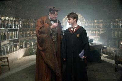 Pen&uacute;ltimo filme de Harry Potter d&aacute; continuidade &agrave; saga do jovem bruxo 