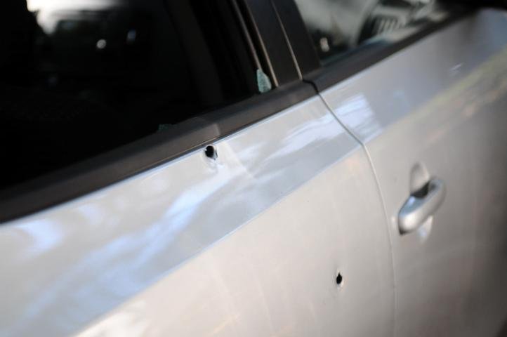 Marcas em carro de m&eacute;dico v&iacute;tima de sequestro-rel&acirc;mpago foram tiros da BM