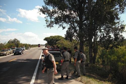 PMs realizaram buscas e entraram em confronto com criminosos