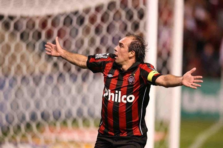 Atl&eacute;tico-PR mobiliza torcedor e s&oacute; pensa na vit&oacute;ria contra o Gr&ecirc;mio