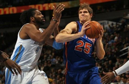 Nen&ecirc; (&agrave; esquerda) se destacou pelo Denver Nuggets