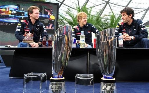 Vettel (no centro) afirma que rusga com Webber chegou ao fim
