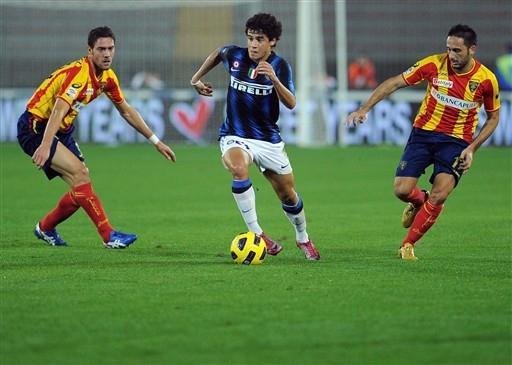 Philippe Coutinho (C) sofre les&atilde;o e vira desfalque na Inter