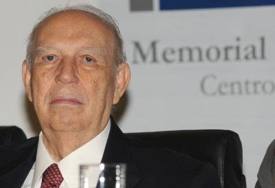 Um dia depois de receber alta, Jos&eacute; Alencar volta a ser internado