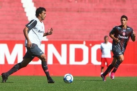 Roth comanda trabalho espec&iacute;fico de bola parada antes de jogo contra o Botafogo 