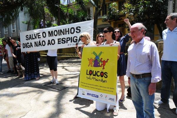 Moradores do Moinhos protestam contra demoli&ccedil;&atilde;o de pr&eacute;dios hist&oacute;ricos 