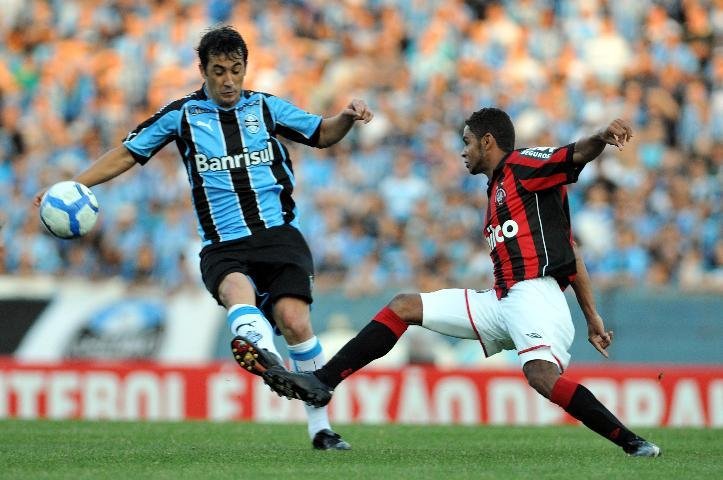 Douglas agradece carinho da torcida do Gr&ecirc;mio ap&oacute;s falha na Sele&ccedil;&atilde;o