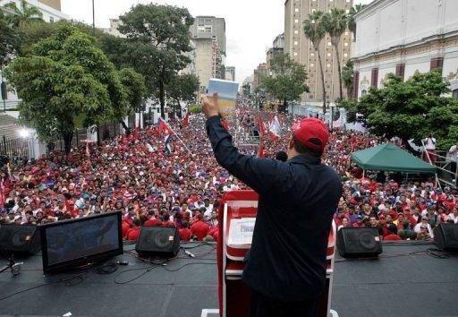Ch&aacute;vez se declara candidato &agrave; presid&ecirc;ncia da Venezuela