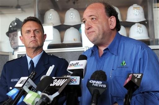 Chefe-executivo Peter Whittall  e superintendente da pol&iacute;cia Gary Knowles n&atilde;o descartam morte dos trabalhadores