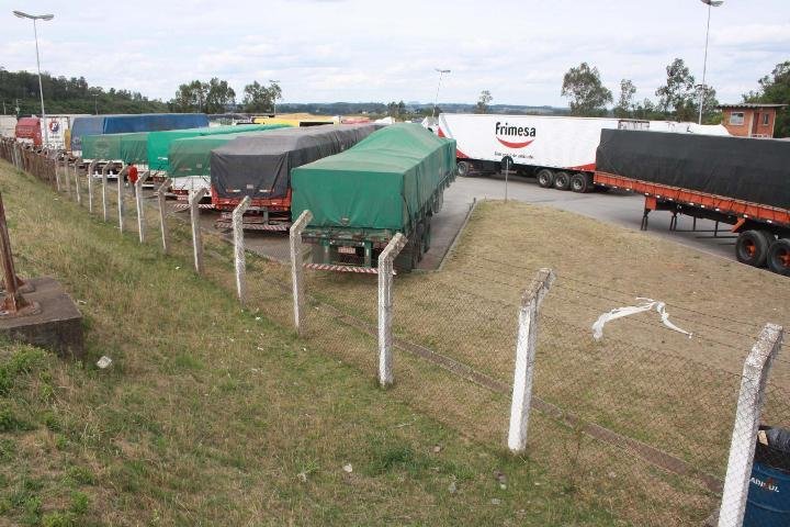 Paralisa&ccedil;&atilde;o de aduaneiros uruguaios afeta porto seco em Livramento