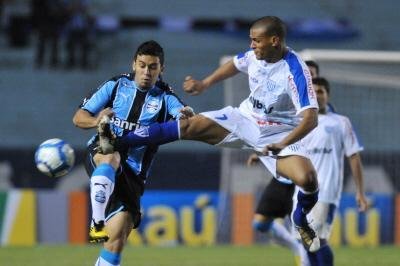 Edilson ser&aacute; operado e s&oacute; volta em 2011
