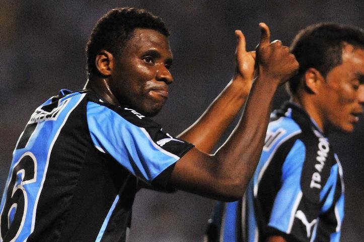 Atacante reserva do Gr&ecirc;mio realizou fisioterapia no Ol&iacute;mpico