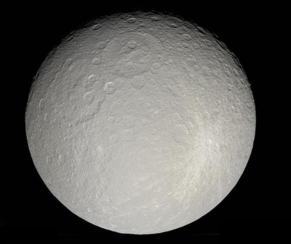 Nasa descobre atmosfera com 70% de oxig&ecirc;nio em lua de Saturno