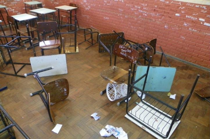 Alunos depredam escola em Passo Fundo