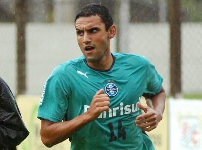 Zagueiro gremista diz que n&atilde;o tem pena do Guarani